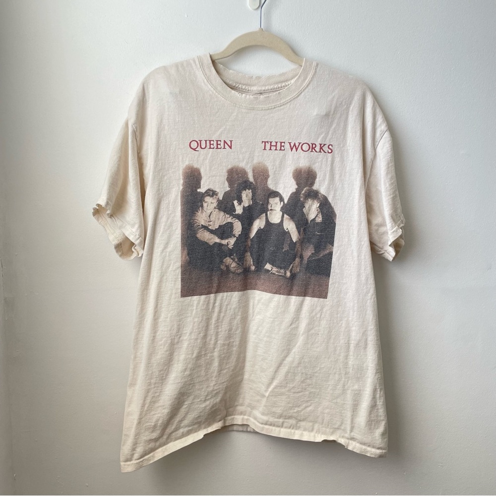 Vintage Queen “The Works” Distressed Graphic Band Tee - Picture 1 of 5